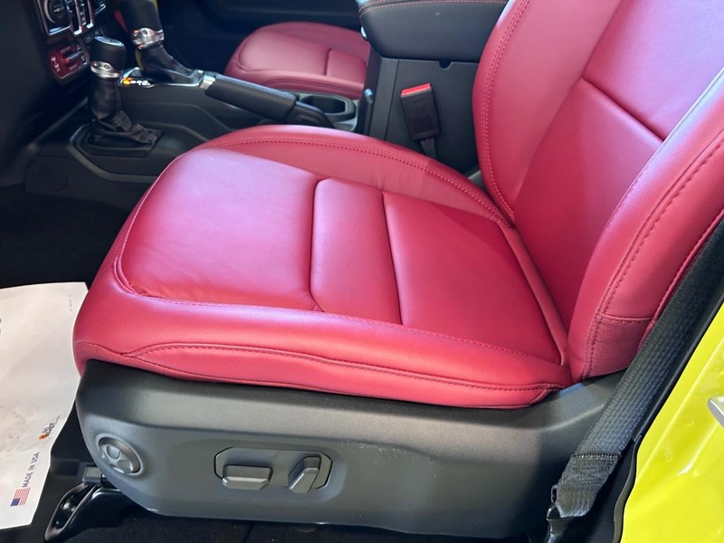 Jeep Wrangler Vehicle Full-screen Gallery Image 18