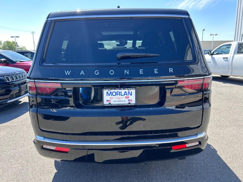 Jeep Wagoneer Vehicle Full-screen Gallery Image 6