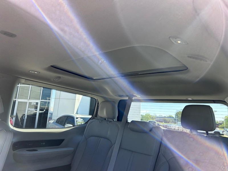 Jeep Wagoneer Vehicle Full-screen Gallery Image 11