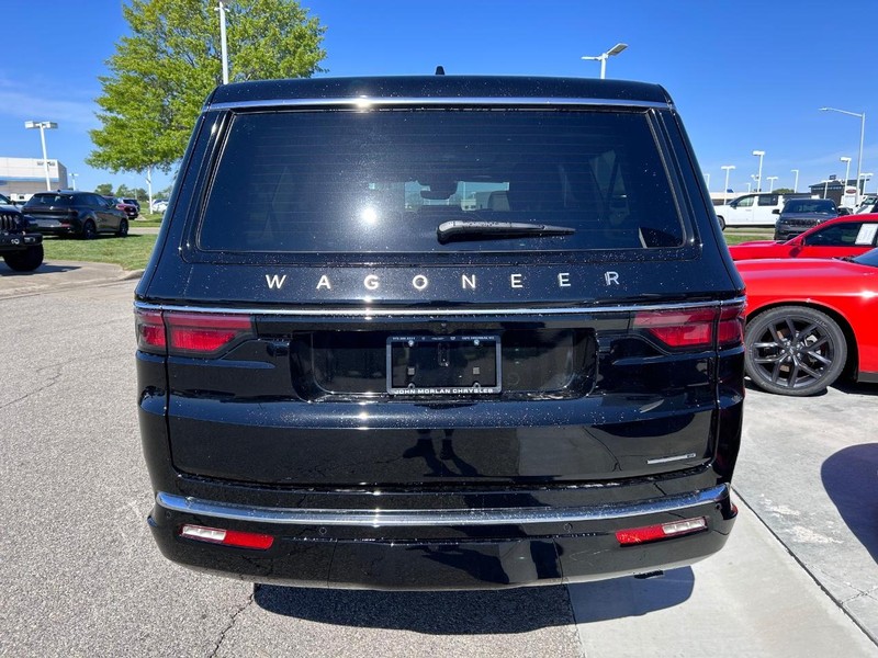 Jeep Wagoneer L Vehicle Full-screen Gallery Image 5
