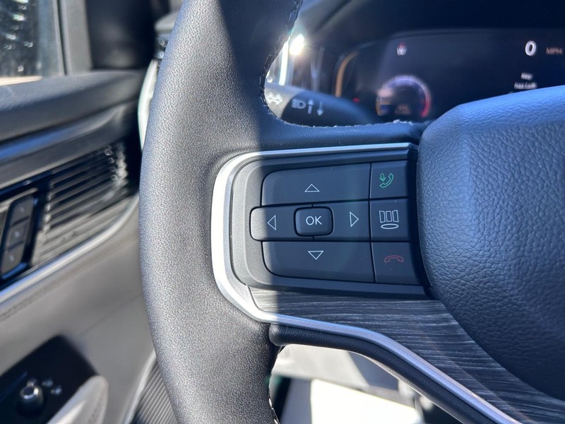 Jeep Wagoneer L Vehicle Full-screen Gallery Image 16