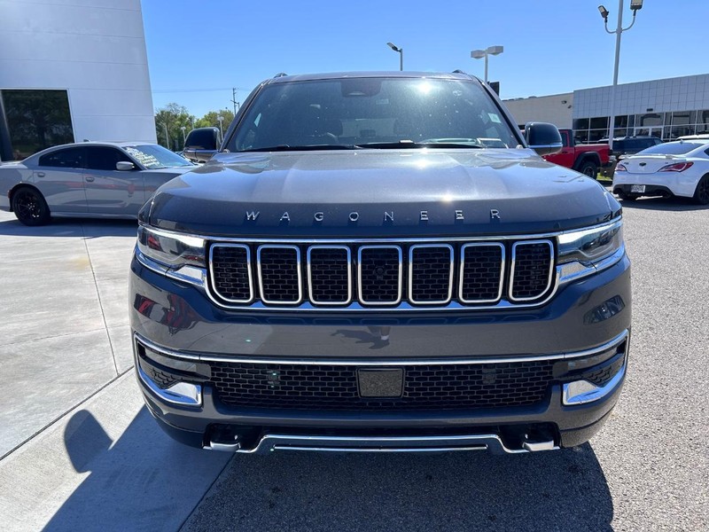 Jeep Wagoneer L Vehicle Full-screen Gallery Image 2