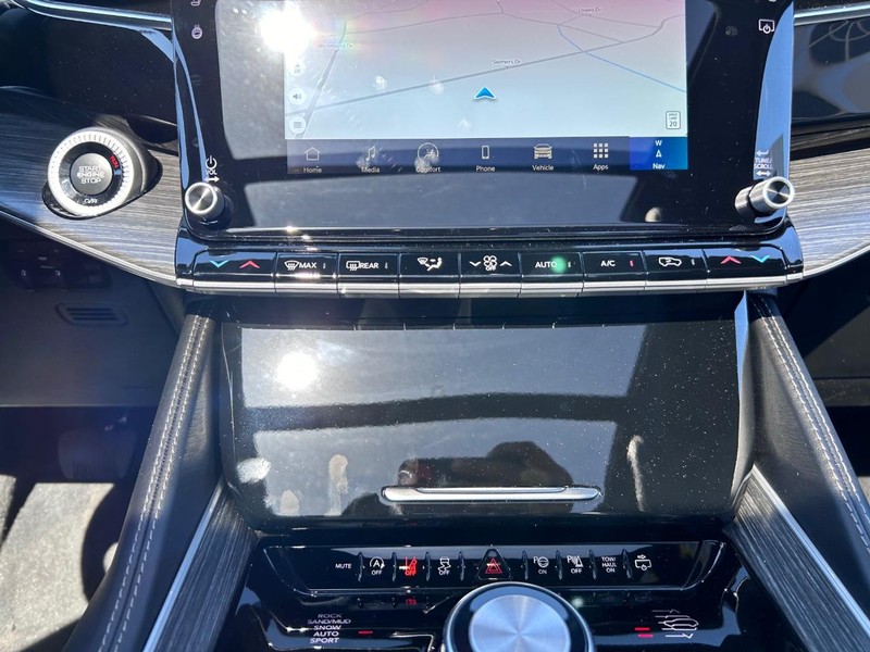 Jeep Wagoneer L Vehicle Full-screen Gallery Image 20
