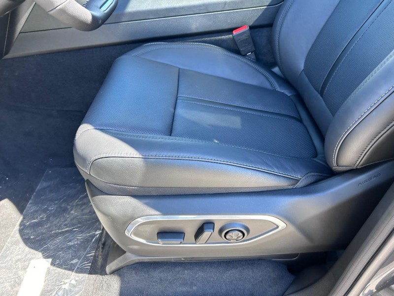 Jeep Wagoneer L Vehicle Full-screen Gallery Image 25