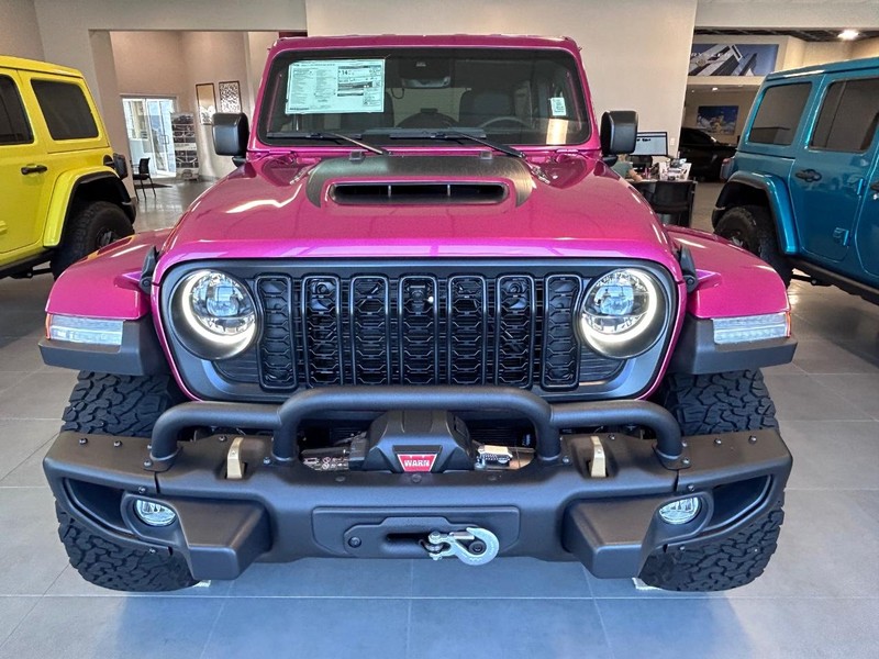 Jeep Wrangler Vehicle Full-screen Gallery Image 2