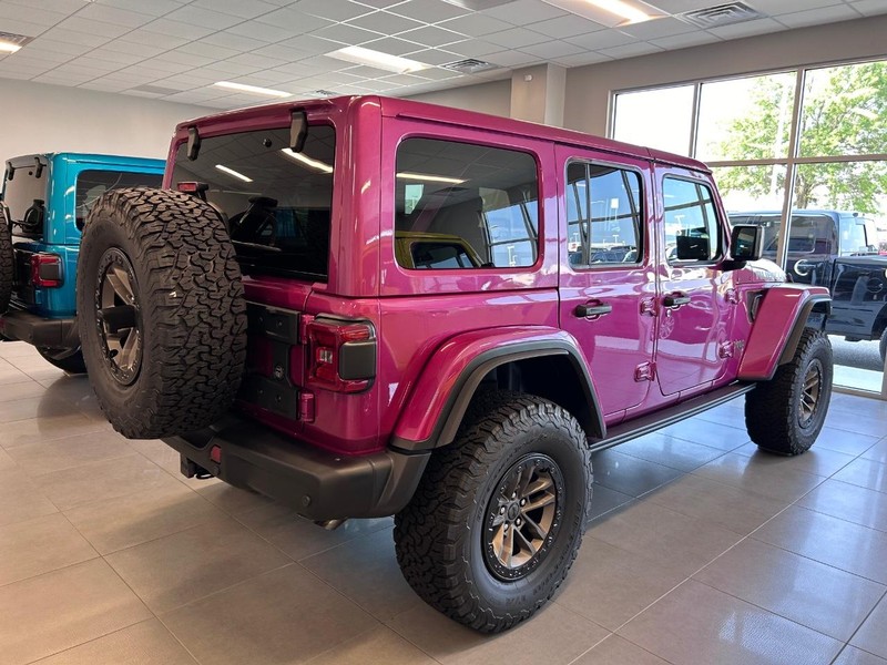 Jeep Wrangler Vehicle Full-screen Gallery Image 4