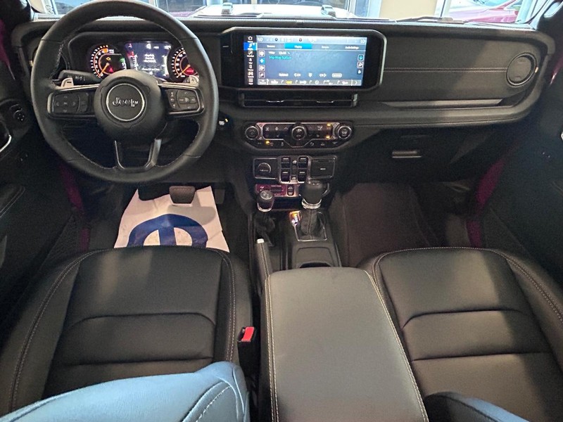 Jeep Wrangler Vehicle Full-screen Gallery Image 9