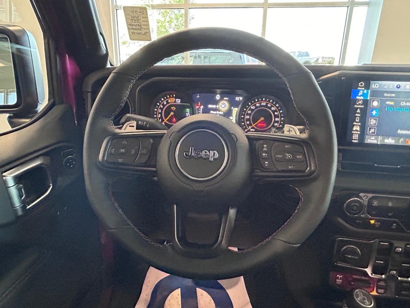 Jeep Wrangler Vehicle Full-screen Gallery Image 10