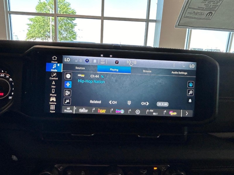 Jeep Wrangler Vehicle Full-screen Gallery Image 13