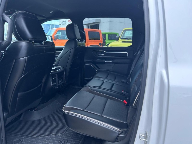 Ram 1500 Vehicle Full-screen Gallery Image 8