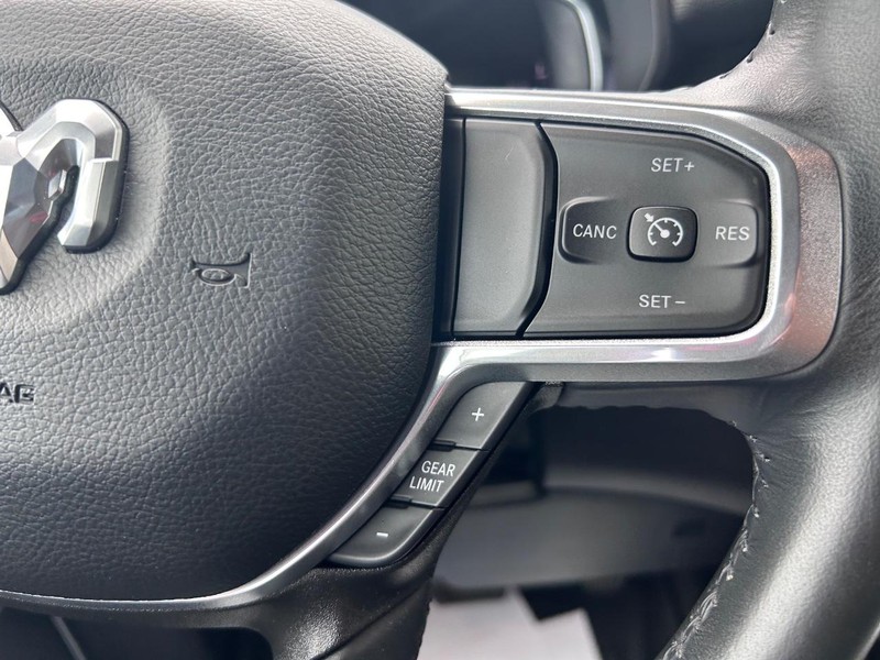 Ram 1500 Vehicle Full-screen Gallery Image 12