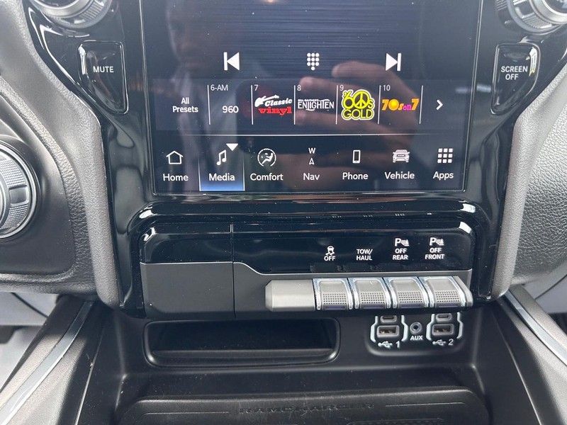 Ram 1500 Vehicle Full-screen Gallery Image 14