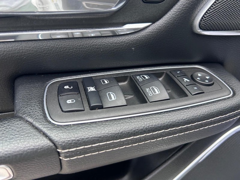 Ram 1500 Vehicle Full-screen Gallery Image 17