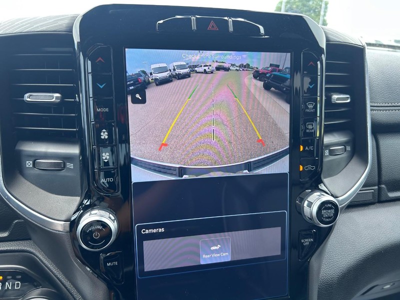 Ram 1500 Vehicle Full-screen Gallery Image 21