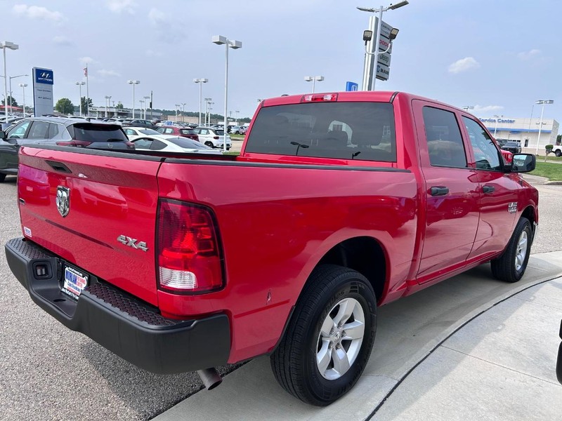 Ram 1500 Classic Vehicle Full-screen Gallery Image 4