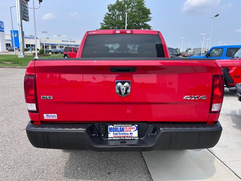 Ram 1500 Classic Vehicle Full-screen Gallery Image 5