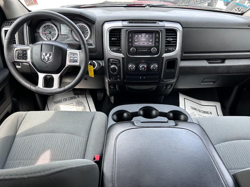Ram 1500 Classic Vehicle Full-screen Gallery Image 9