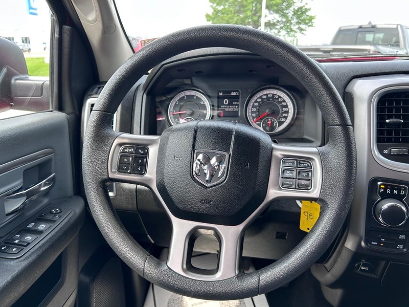 Ram 1500 Classic Vehicle Full-screen Gallery Image 10
