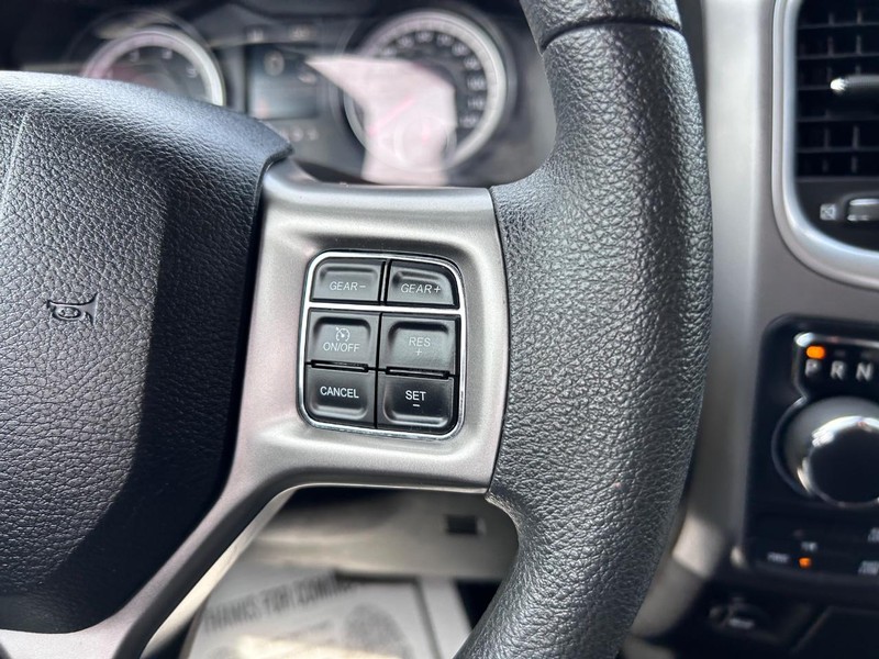 Ram 1500 Classic Vehicle Full-screen Gallery Image 12