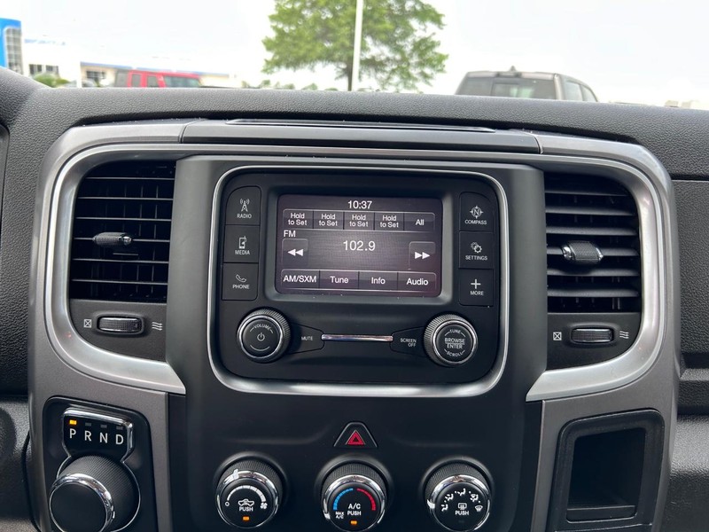 Ram 1500 Classic Vehicle Full-screen Gallery Image 13