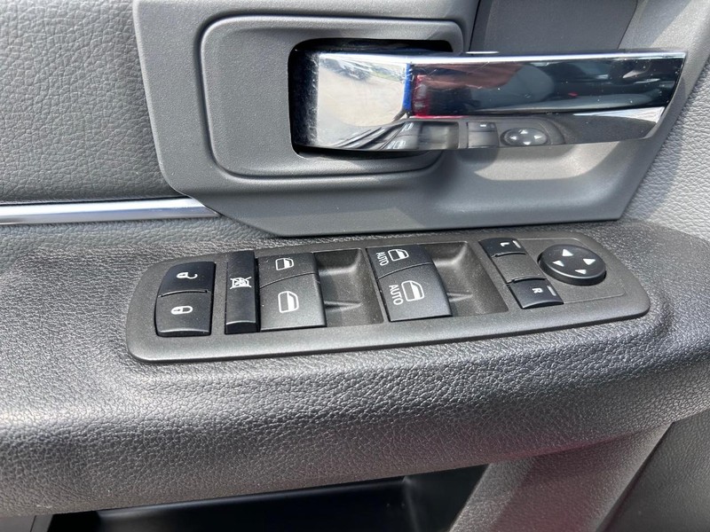 Ram 1500 Classic Vehicle Full-screen Gallery Image 17