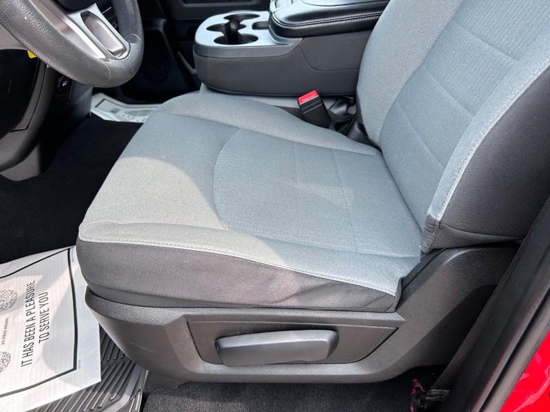 Ram 1500 Classic Vehicle Full-screen Gallery Image 18