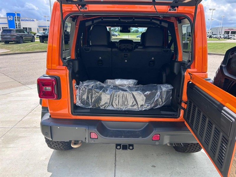 Jeep Wrangler Vehicle Full-screen Gallery Image 7