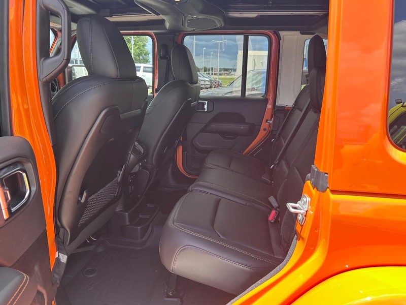 Jeep Wrangler Vehicle Full-screen Gallery Image 9