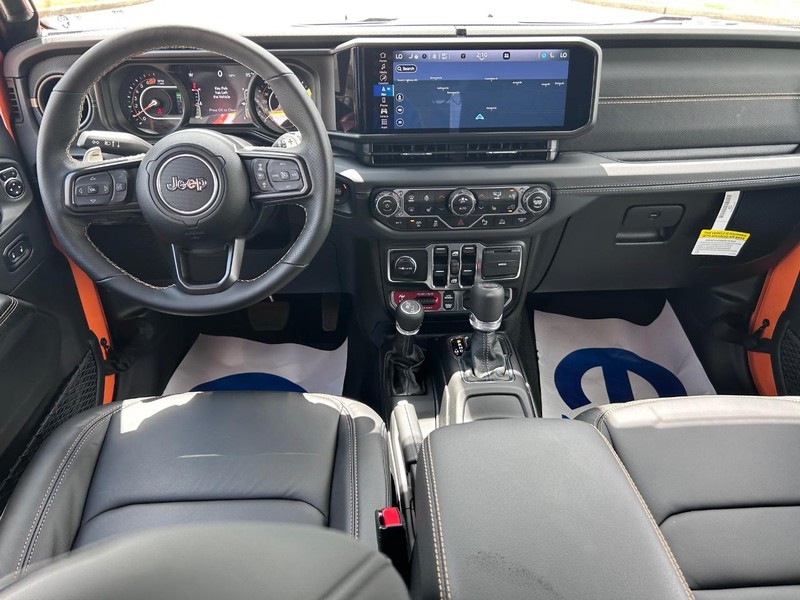 Jeep Wrangler Vehicle Full-screen Gallery Image 10