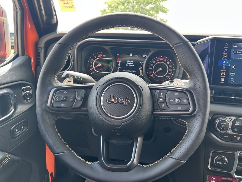 Jeep Wrangler Vehicle Full-screen Gallery Image 11