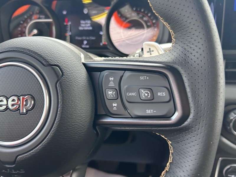 Jeep Wrangler Vehicle Full-screen Gallery Image 13