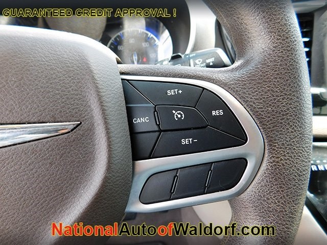 Chrysler Pacifica Vehicle Image 19