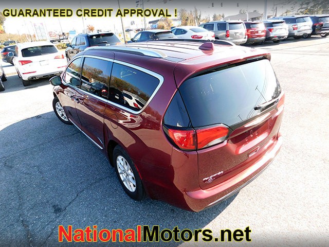 Chrysler Pacifica Vehicle Image 05
