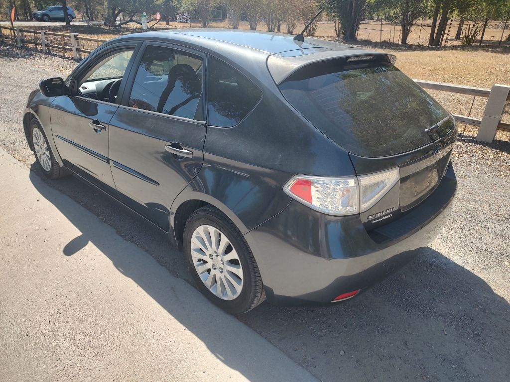 Subaru Impreza Wagon Vehicle Full-screen Gallery Image 04