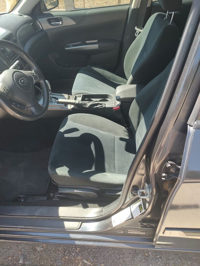 Subaru Impreza Wagon Vehicle Full-screen Gallery Image 05