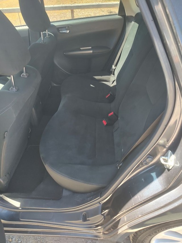 Subaru Impreza Wagon Vehicle Full-screen Gallery Image 06