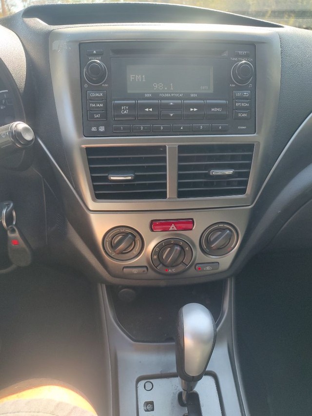 Subaru Impreza Wagon Vehicle Full-screen Gallery Image 07