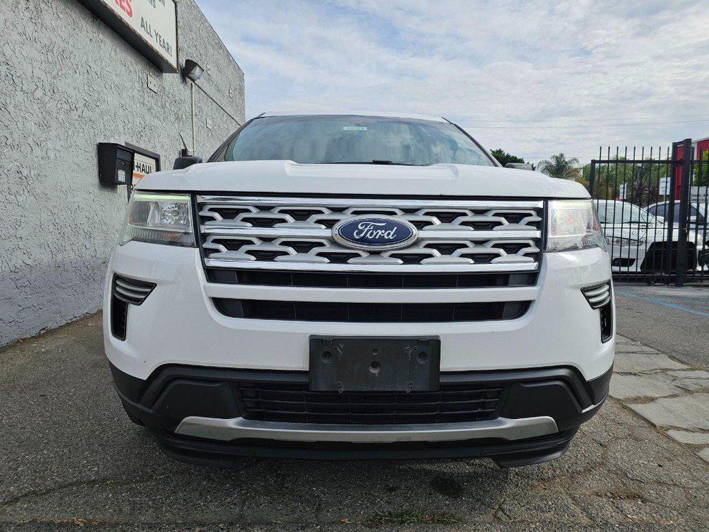 Ford Explorer Vehicle Full-screen Gallery Image 8
