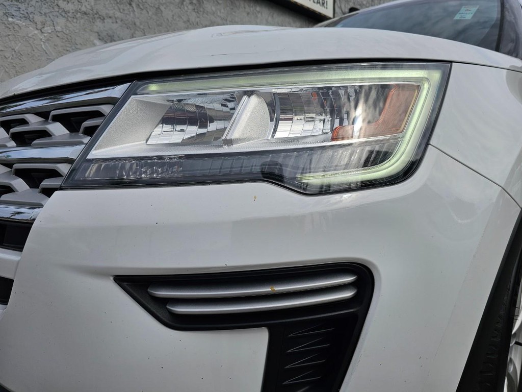 Ford Explorer Vehicle Full-screen Gallery Image 10
