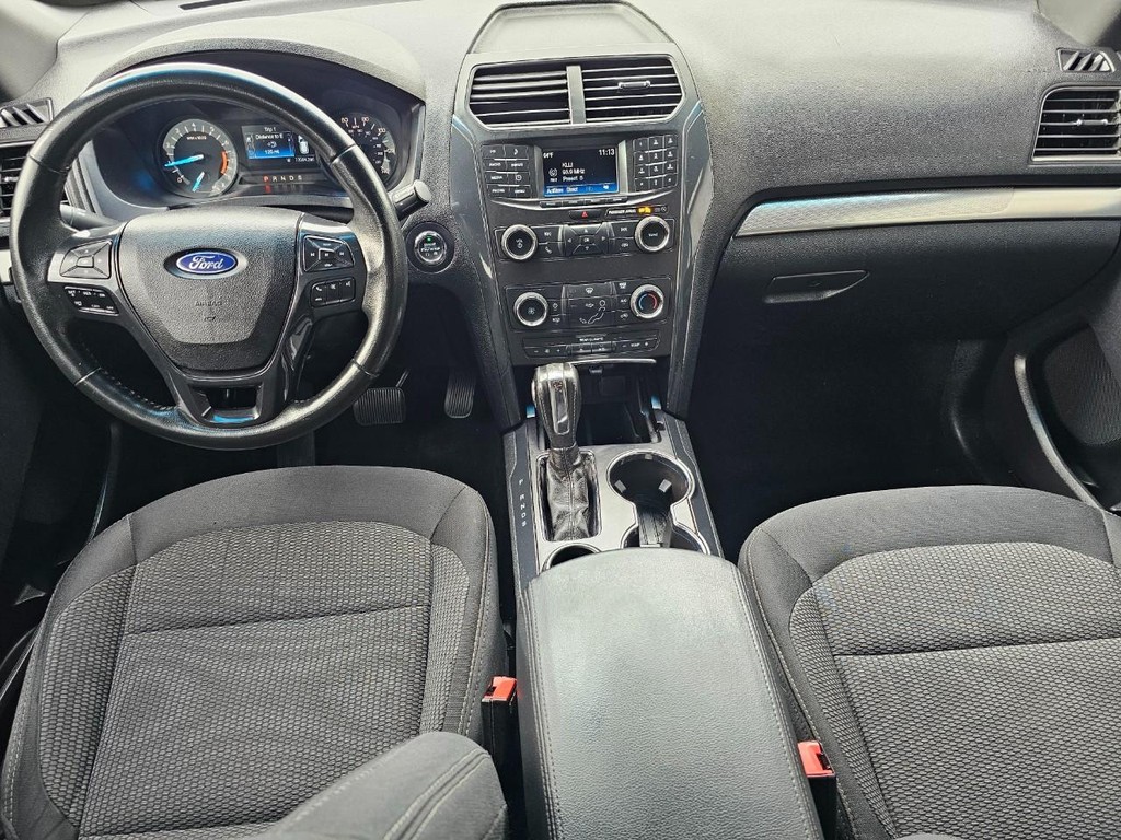 Ford Explorer Vehicle Full-screen Gallery Image 20