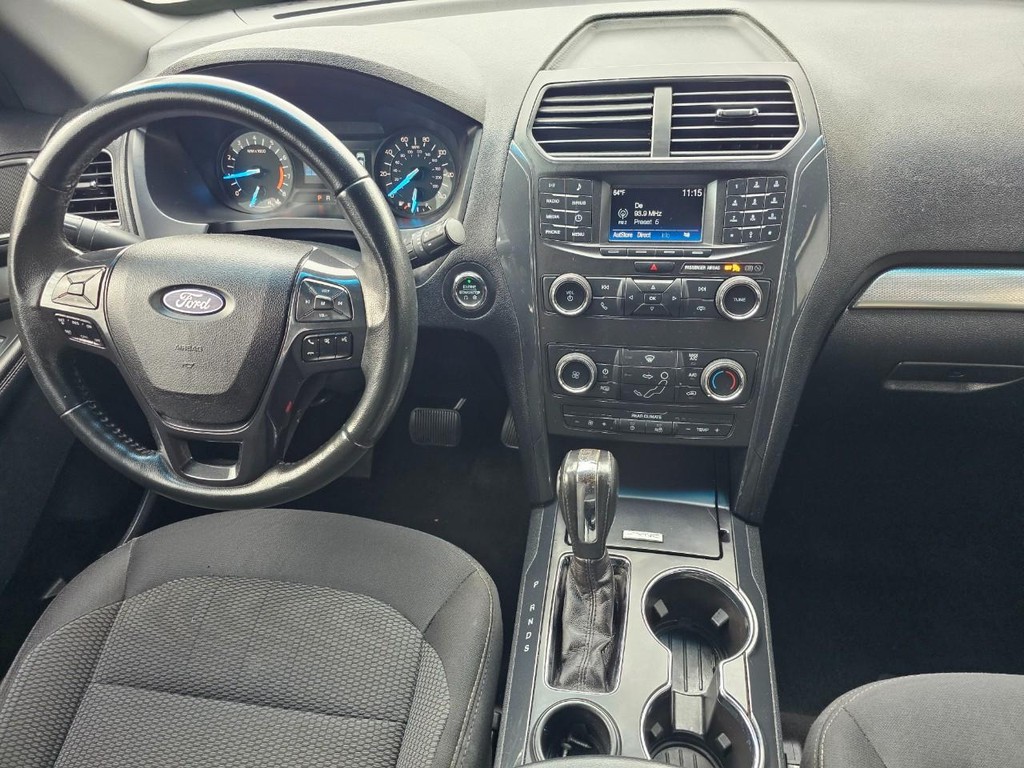 Ford Explorer Vehicle Full-screen Gallery Image 22