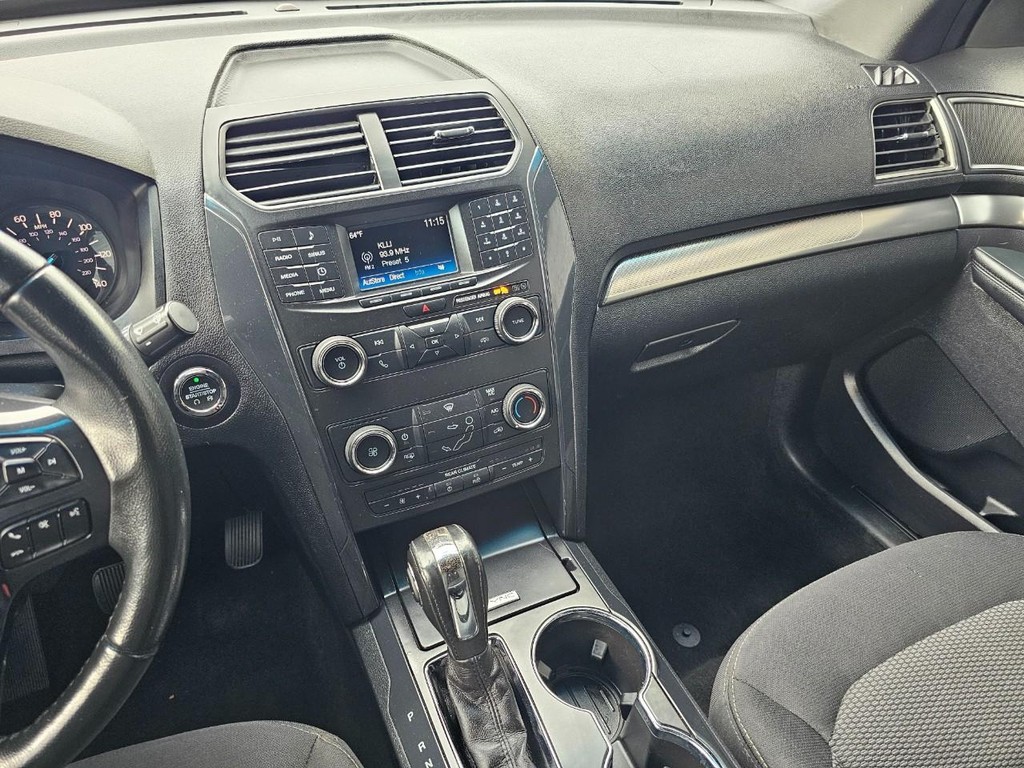 Ford Explorer Vehicle Full-screen Gallery Image 23