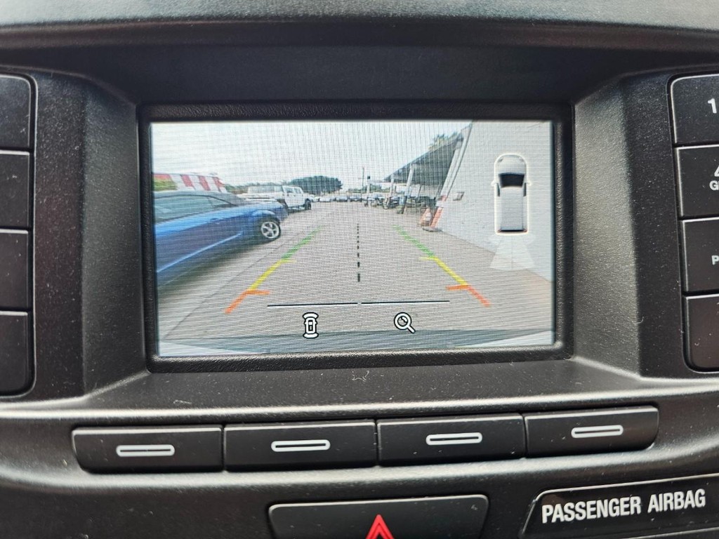 Ford Explorer Vehicle Full-screen Gallery Image 31