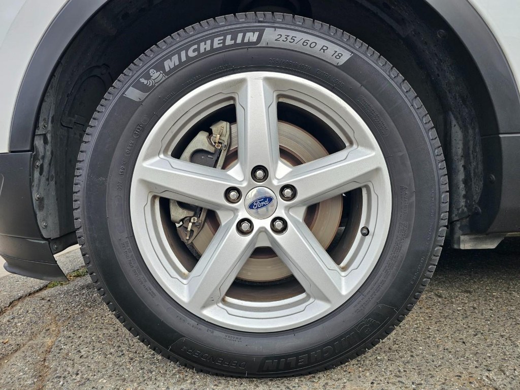 Ford Explorer Vehicle Full-screen Gallery Image 33