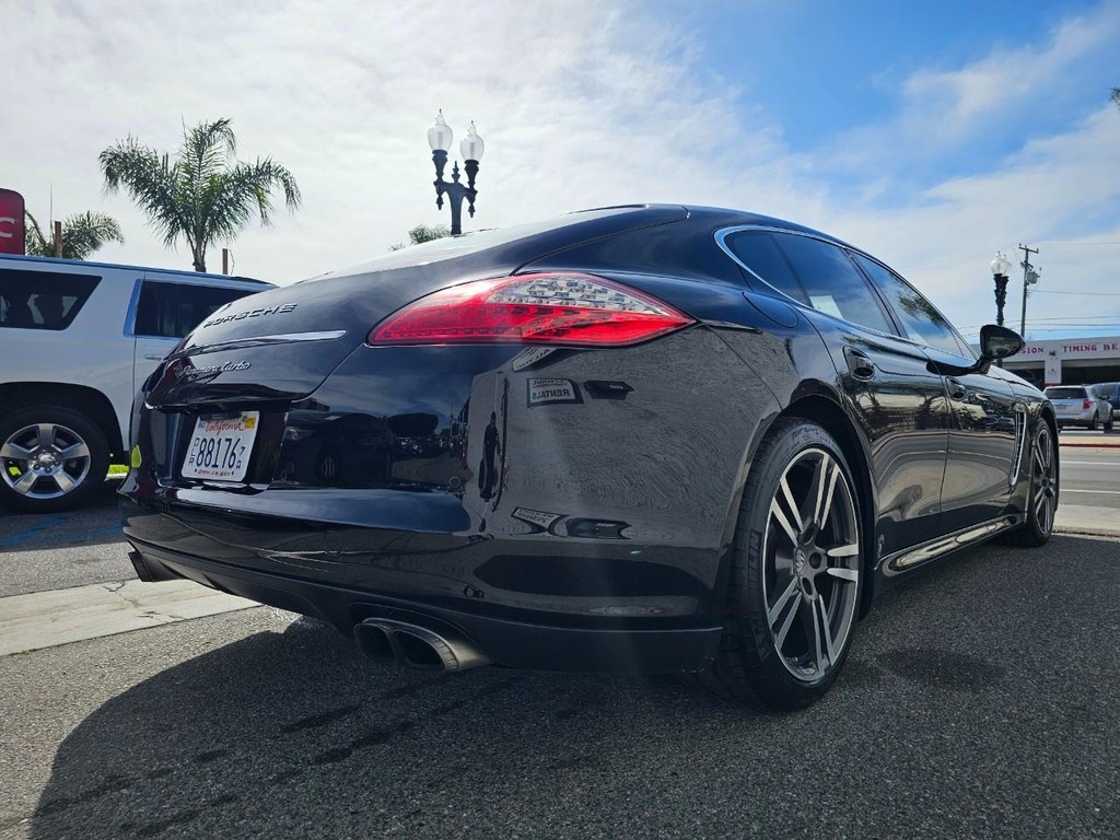 Porsche Panamera Vehicle Full-screen Gallery Image 6