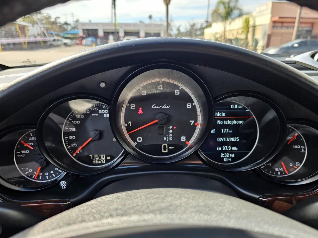 Porsche Panamera Vehicle Full-screen Gallery Image 18