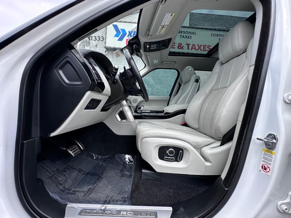 Land Rover Range Rover Vehicle Full-screen Gallery Image 18