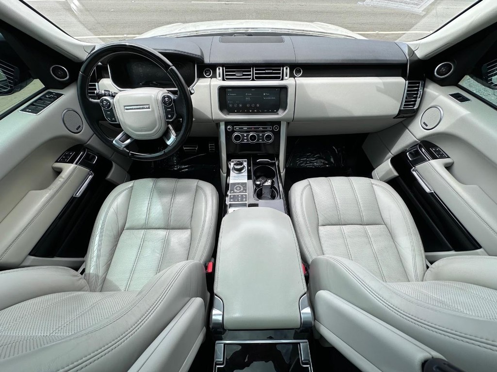 Land Rover Range Rover Vehicle Full-screen Gallery Image 22