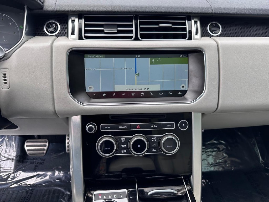 Land Rover Range Rover Vehicle Full-screen Gallery Image 30