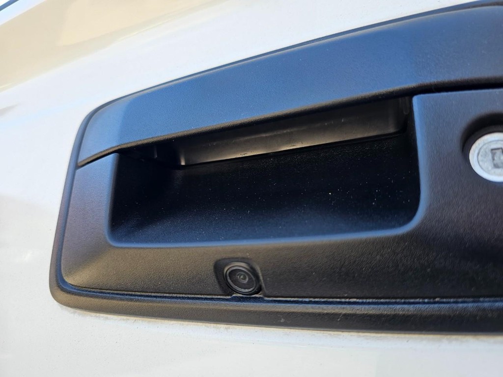 Chevrolet Silverado 1500 Vehicle Full-screen Gallery Image 13